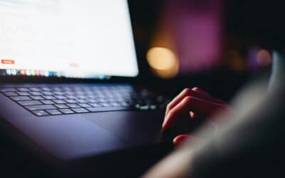 Your Customers Are Asking Questions at 11pm. Here’s How an AI Chatbot Helps.